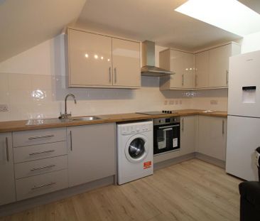 1 bedroom in a house share to rent - Photo 4