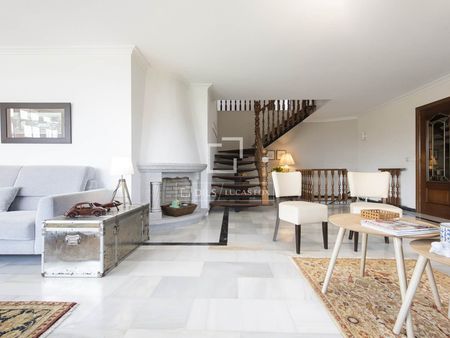 A fantastic well-built villa for short term let offering 8 bedrooms, a good layout, lovely views and a large plot in Donas-Gondomar, Pontevedra - Photo 3