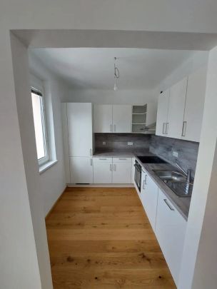 Moderne 4-Zimmer Wohnung in zentraler Lage - Photo 1