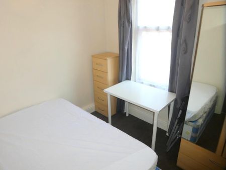 4 bedroom terraced house to rent - Photo 4