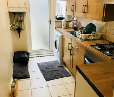 Room in a Shared House, Review Road, NW2 - Photo 5