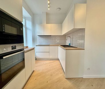 Gelijkvloers app. te huur in Elsene voor € 1.900 met 3 slaapkamers - Photo 2