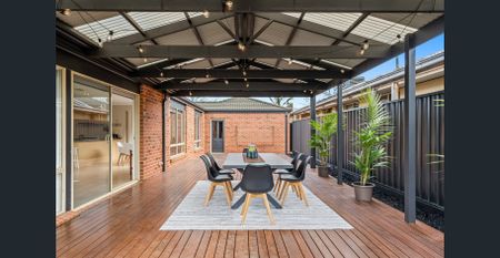 Spacious Family Home in Quiet Court Location - Photo 4