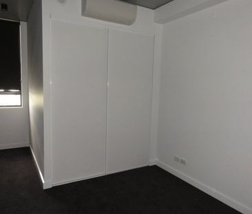 First level apartment in a secure complex - close to cafes, restaur... - Photo 3