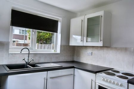 £975 PCM - Photo 2