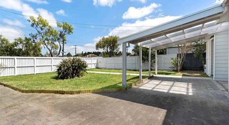 Classic Kiwi Bungalow - Photo 3
