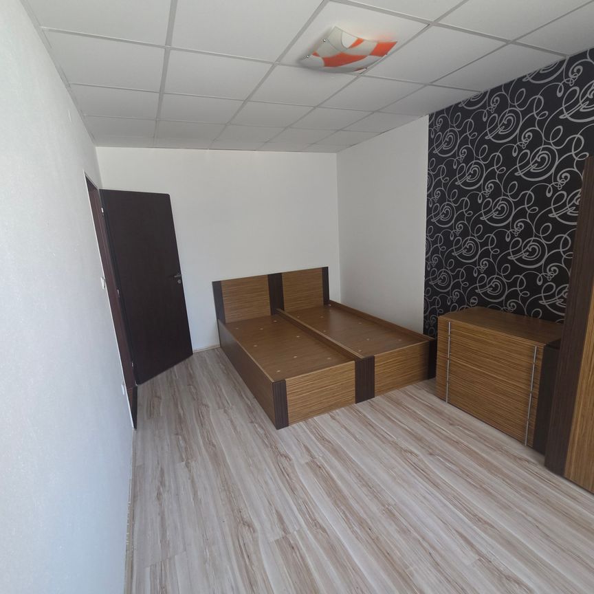 Prenajmeme jednoizbový byt v blízkosti centra mesta Zvolen – Fotografia 1