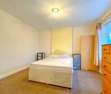 Room in a Shared House, Queens Road, SM4 - Photo 2