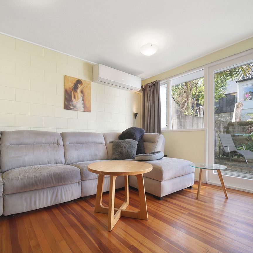 One Tree Hill 2 Bedroom Neat and Tidy - Photo 1