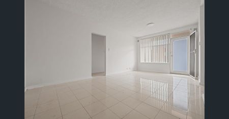 Light-Filled First Floor Apartment Designed for Easy Living and Year-Round Comfort - Photo 5