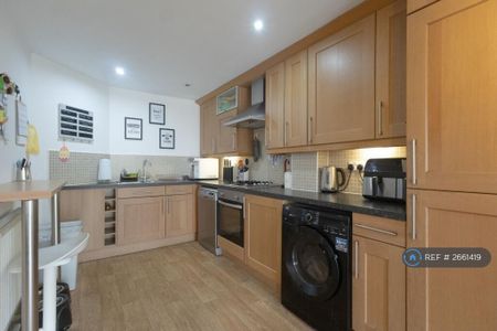 4 bedroom terraced house to rent - Photo 2