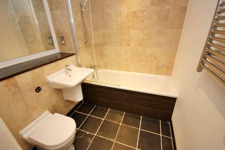 The Quays, Salford, M50 - Photo 4