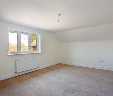 2 bedroom semi-detached house to rent - Photo 2