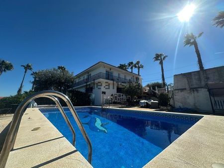 Alquiler de chalet adosado en Lugar Menaya - Photo 2