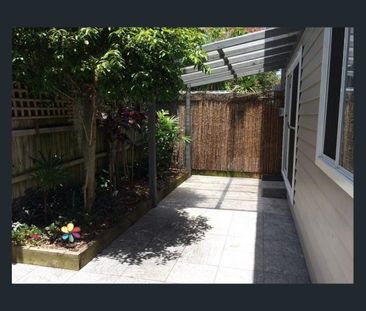 Coastal Studio Living in the Heart of Collaroy - Photo 4