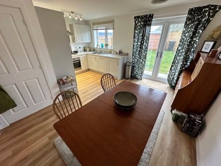 3 bedroom terraced house to rent - Photo 2