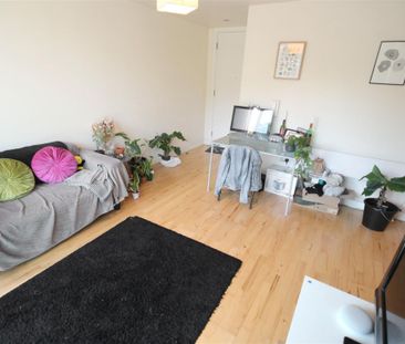 1 Bedroom Flat/Apartment To Let - Photo 1