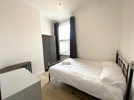 6 bedroom end of terrace house to rent - Photo 4