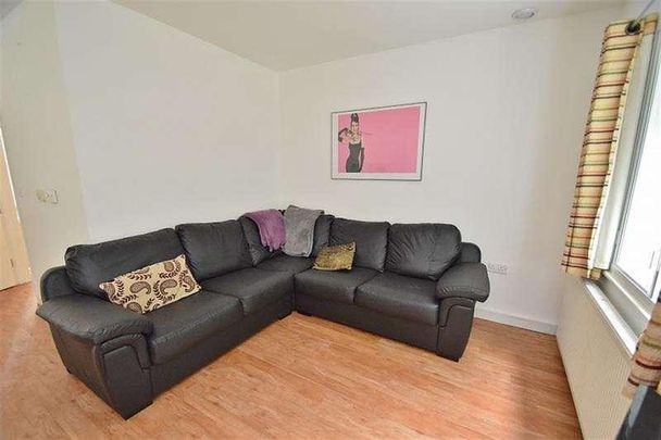 Sparkford Close, SO22 - Photo 1