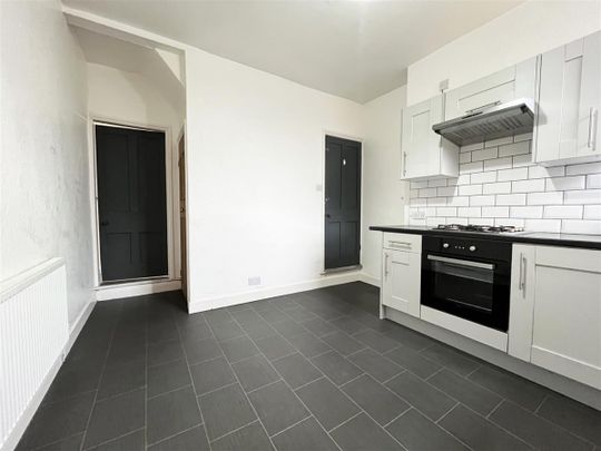2 bedroom End of terrace house to rent - Photo 1