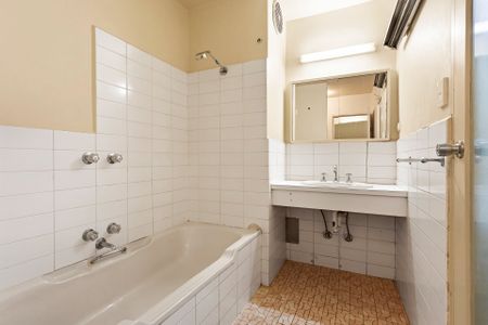 Light and Bright Refreshed Apartment - Photo 5
