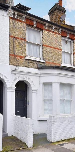 1 bedroom in a house share to rent - Photo 2