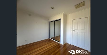 Conveniently Located in St Albans - Photo 5