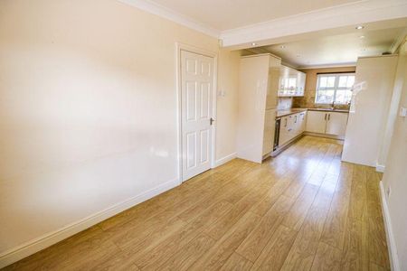 4 bedroom detached house to rent - Photo 3