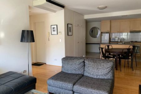 Fully furnished 2 Bedrooms with a Secure Car Park in the Heart of Adelaide City! - Photo 2