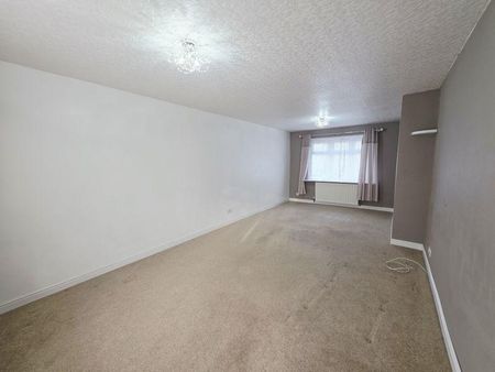 4 bedroom end of terrace house to rent - Photo 2