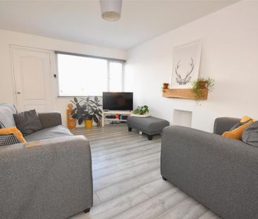 4 bedroom semi-detached house to rent - Photo 5