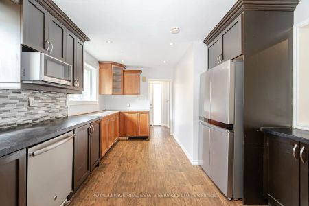 Detached Home For Lease | W9285369 - Photo 2