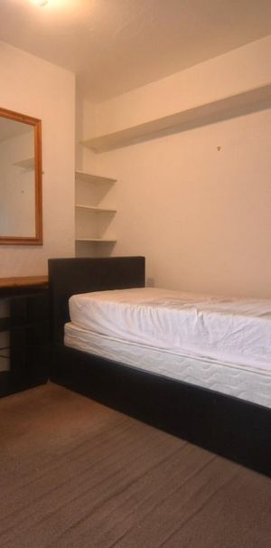 1 bedroom Flat To Let - Photo 1