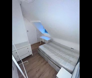 Room in a Shared House, Deptford High Street, SE8 - Photo 1