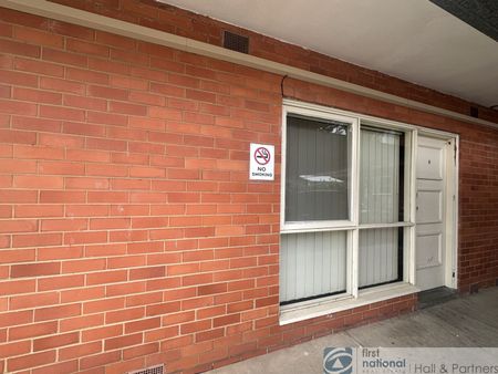 Ground floor for convenience - Photo 3