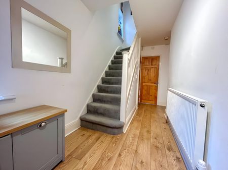 3 Bedroom House To Let - HP13 - Photo 3