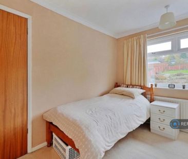 3 bedroom semi-detached house to rent - Photo 4