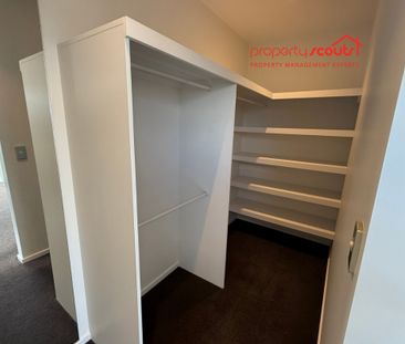 Must-See Executive Home – Spacious, Sophisticated & Peaceful - Photo 4