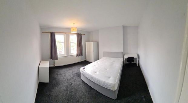 6 bedroom house to rent - Photo 1