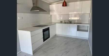 CLOSE TO SHOP - Photo 2