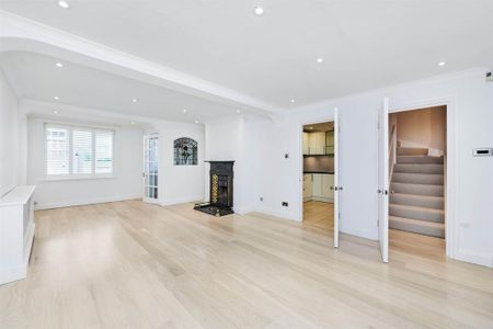 3 bedroom mews to rent - Photo 4