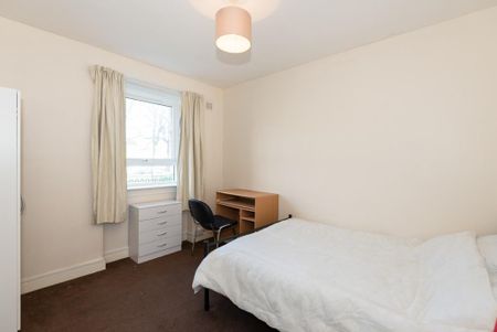 3 bedroom flat to rent - Photo 2