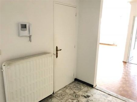 Lumineux appartement 2ch avec garage à 1083 Ganshoren  Loyer: 1 120 € - Foto 4
