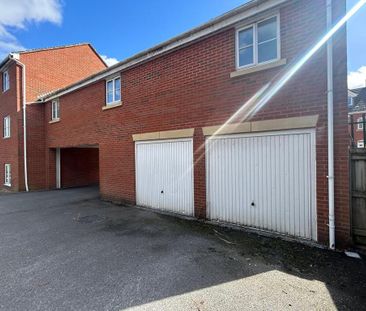 2 bedroom coach house to rent - Photo 2