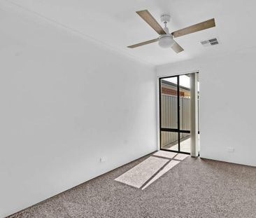 LOW MAINTENANCE LIVING IN FANTASTIC SOUTH BUNBURY - Photo 2