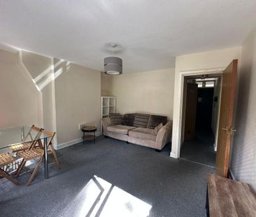 1 bedroom in a house share to rent - Photo 3