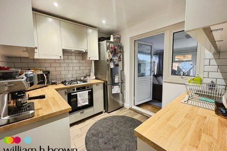 Ellerton Road, DAGENHAM - Photo 5