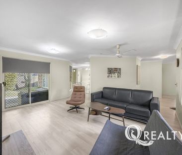 🏡Walk to Stretton State College! Family Ready Home! - Photo 1