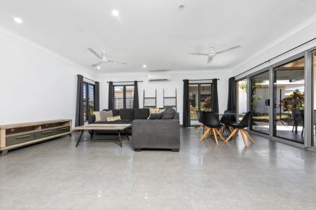 Modern 3-bedroom unfurnished home in a great location! - Photo 4