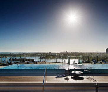 FULLY FURNISHED ONE BEDROOM APARTMENT AT THE HEART OF ALBERT PARK LAKE - Photo 6